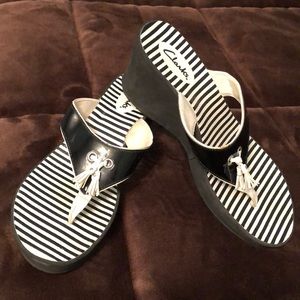 Clarks flip flop wedges